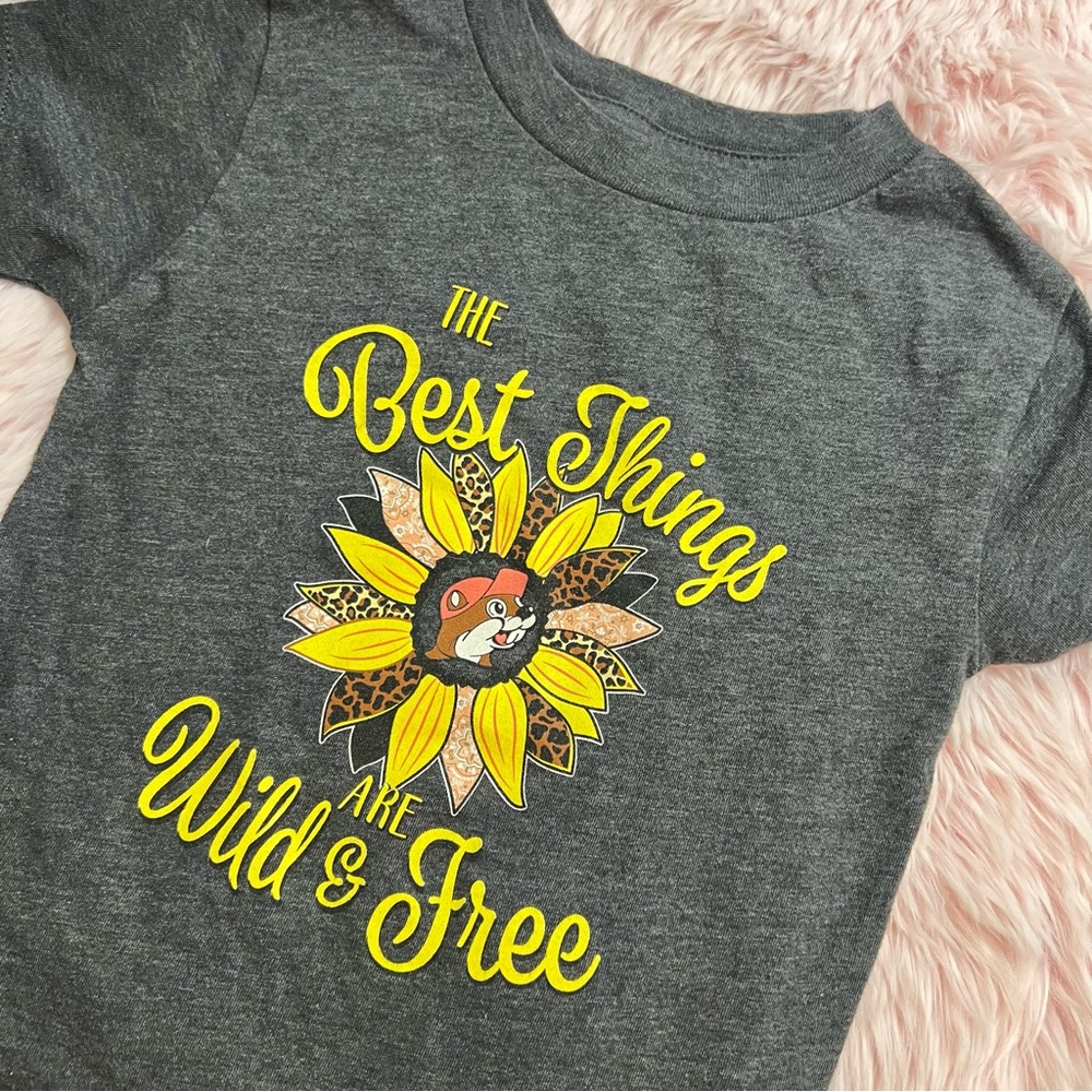 Buc-ees The Best Things are Wild & Free Leopard Print Sunflower Graphic Tee 2T - Picture 2 of 4